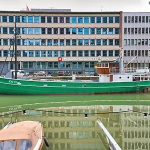 boathotel-rotterdam-wilhelmina.amsterdamhotelsnl.com/